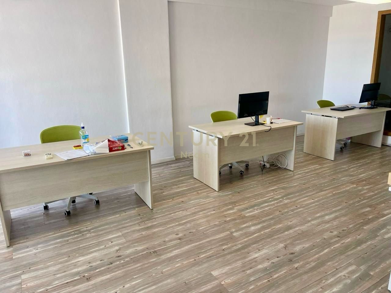 QIRA, ZYRË - 125 m2 me POST PARKIMI, LICEU ARTISTIK‼️