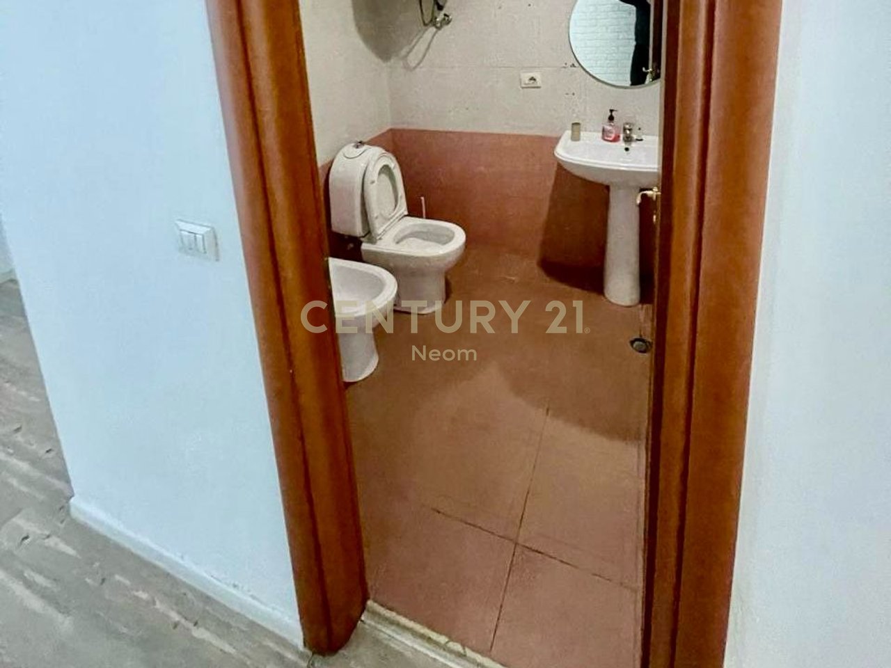 QIRA, ZYRË - 125 m2 me POST PARKIMI, LICEU ARTISTIK‼️