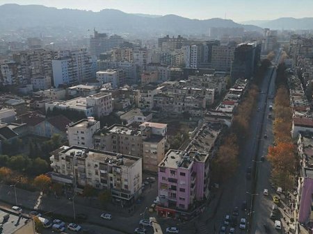 21 DHJETORI, SHESIM AMBIENT KOMERCIAL KATI 0!