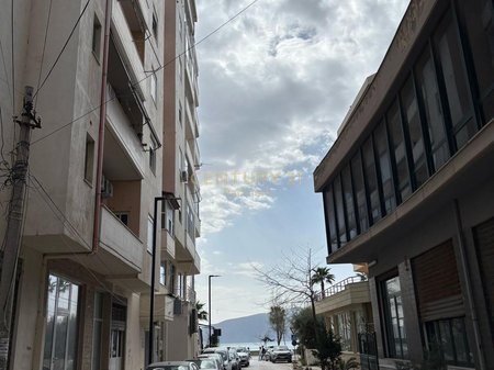 NJESI KOMERCIALE + 2 POSTE PER SHITJE NE LUNGOMARE, VLORE