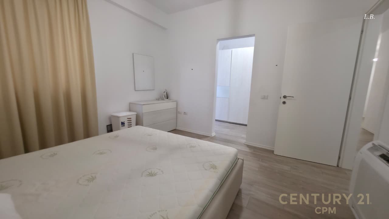 Jepet me Qira Apartament Modern 2+1+2  me një kopësht privat tek Liqeni Thatë