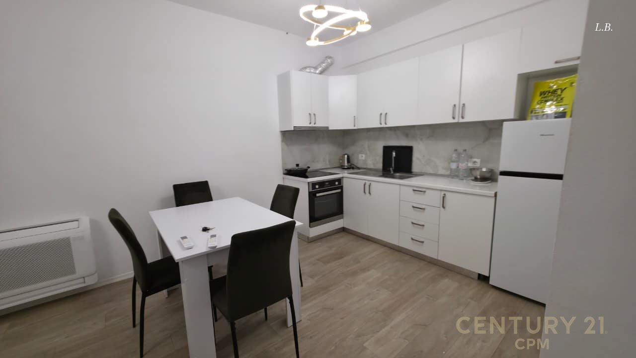 Jepet me Qira Apartament Modern 2+1+2  me një kopësht privat tek Liqeni Thatë