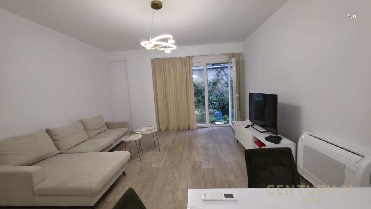 Jepet me Qira Apartament Modern 2+1+2  me një kopësht privat tek Liqeni Thatë