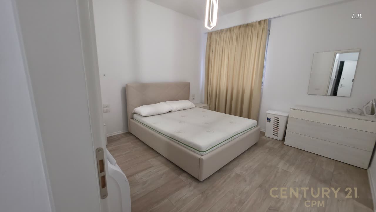 Jepet me Qira Apartament Modern 2+1+2  me një kopësht privat tek Liqeni Thatë