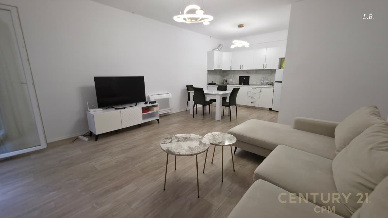 Jepet me Qira Apartament Modern 2+1+2  me një kopësht privat tek Liqeni Thatë