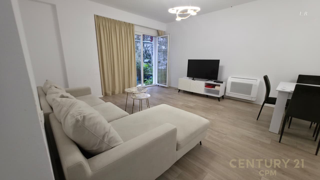 Jepet me Qira Apartament Modern 2+1+2  me një kopësht privat tek Liqeni Thatë