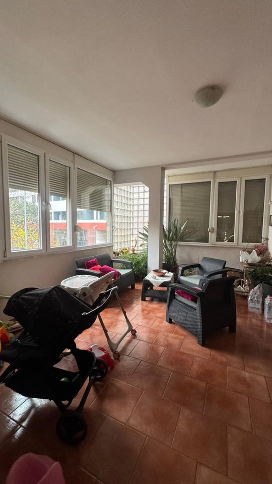 Commercial Ambient For Rent in Pediatrics, Tirana