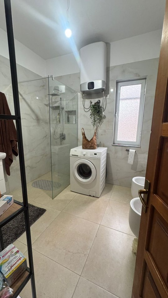 Commercial Ambient For Rent in Pediatrics, Tirana