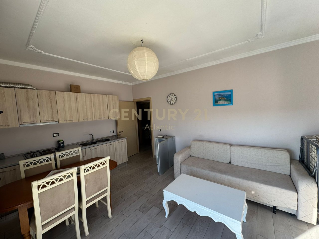 Jepet me qira papafingo me pamje panoramike nga deti – Rrota e Kuqe, Durrës!