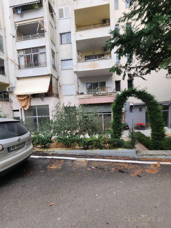Ambient Komercial kat 0 për shitje prane Xhangollit ne Fresk, Tiranë - 230,000€ | 105.5 m²