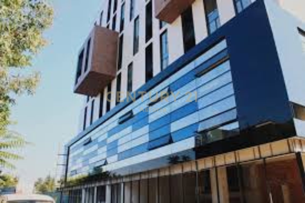 Spazio commerciale in affitto, open space, Via Kavaja.