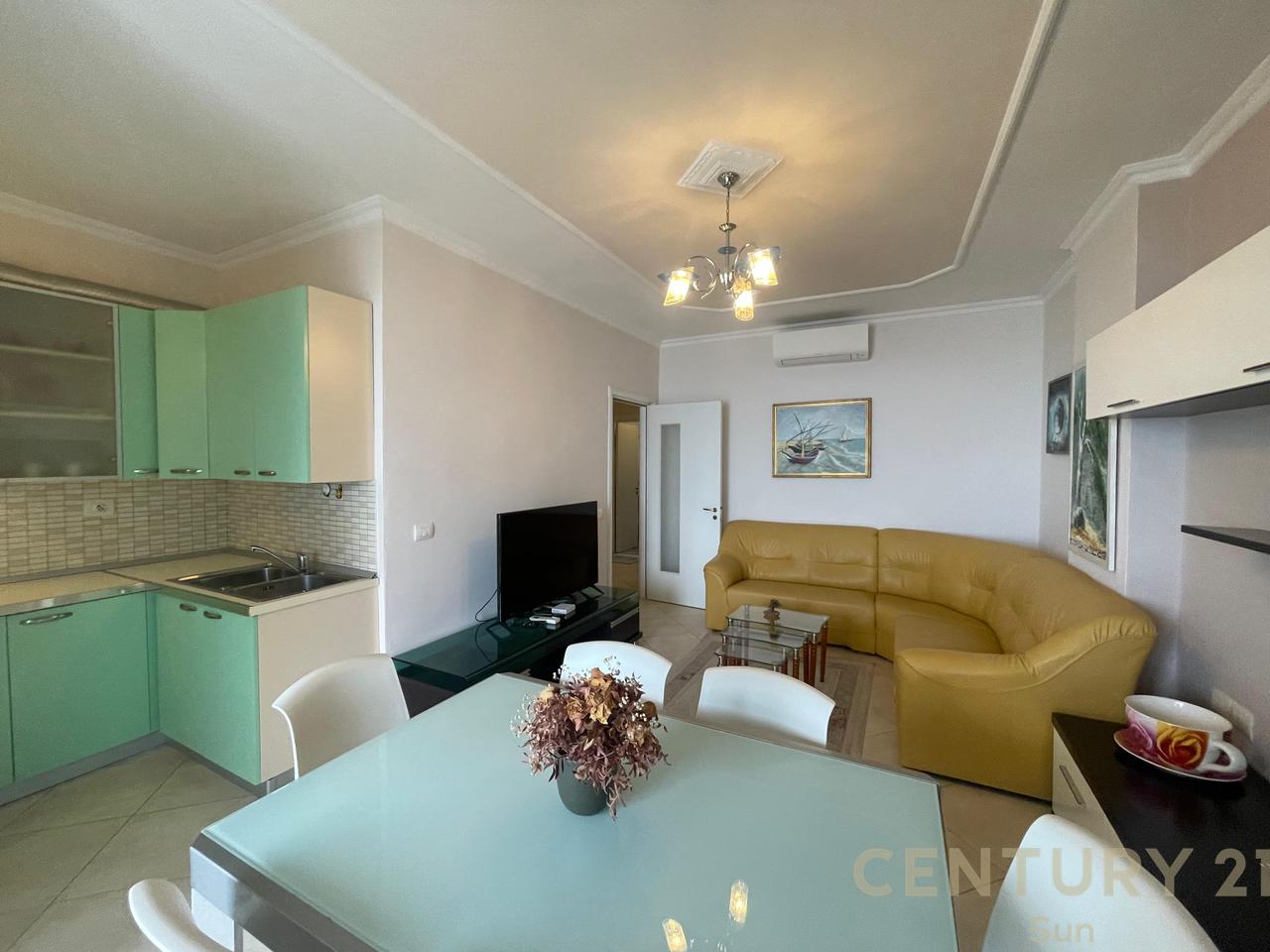 APPARTAMENTO 2+1+2 SUL LUNGOMARE, VLORE!