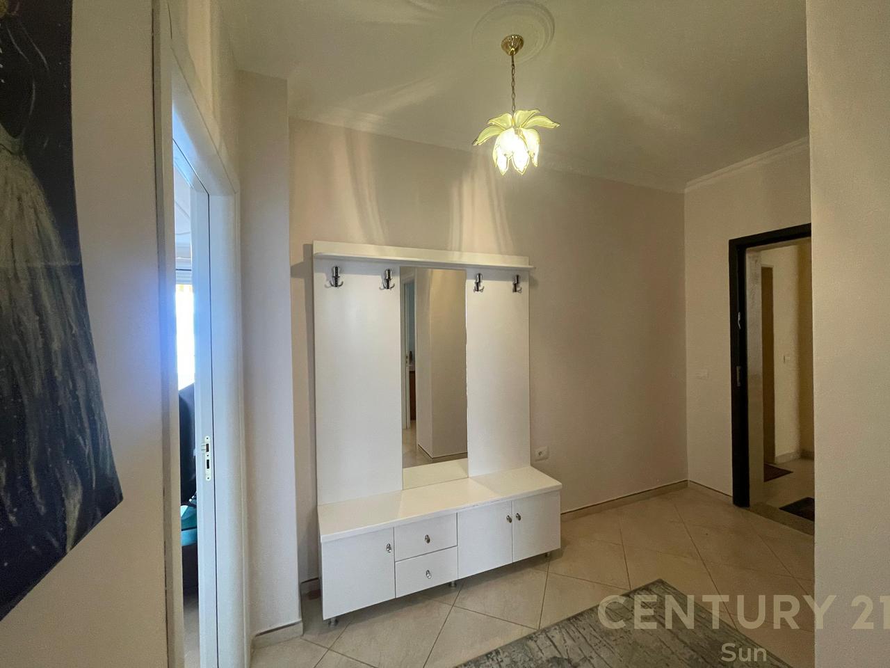 APPARTAMENTO 2+1+2 SUL LUNGOMARE, VLORE!