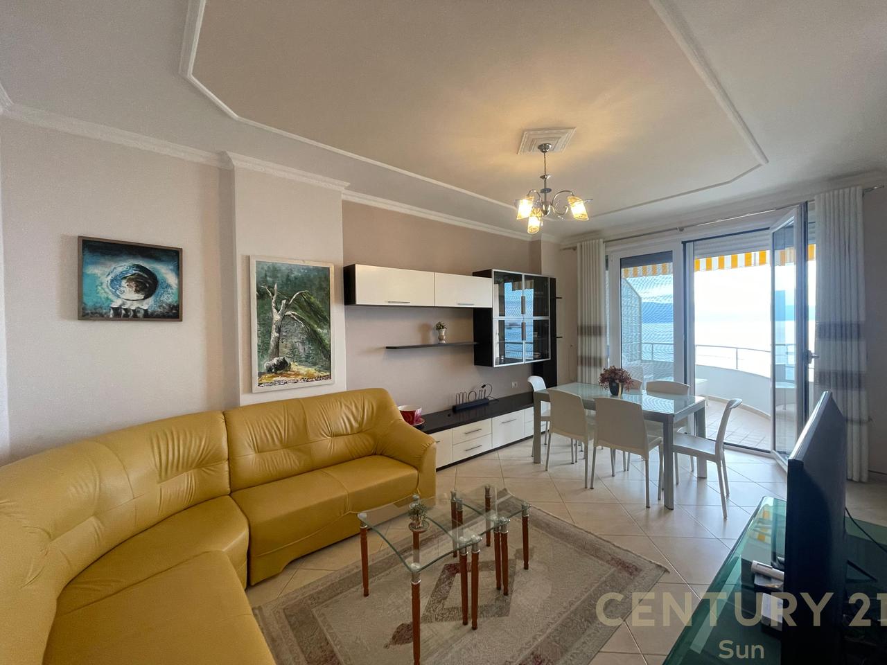 APPARTAMENTO 2+1+2 SUL LUNGOMARE, VLORE!