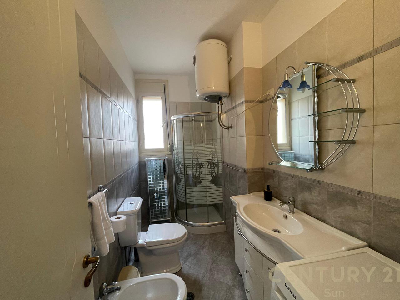 APPARTAMENTO 2+1+2 SUL LUNGOMARE, VLORE!