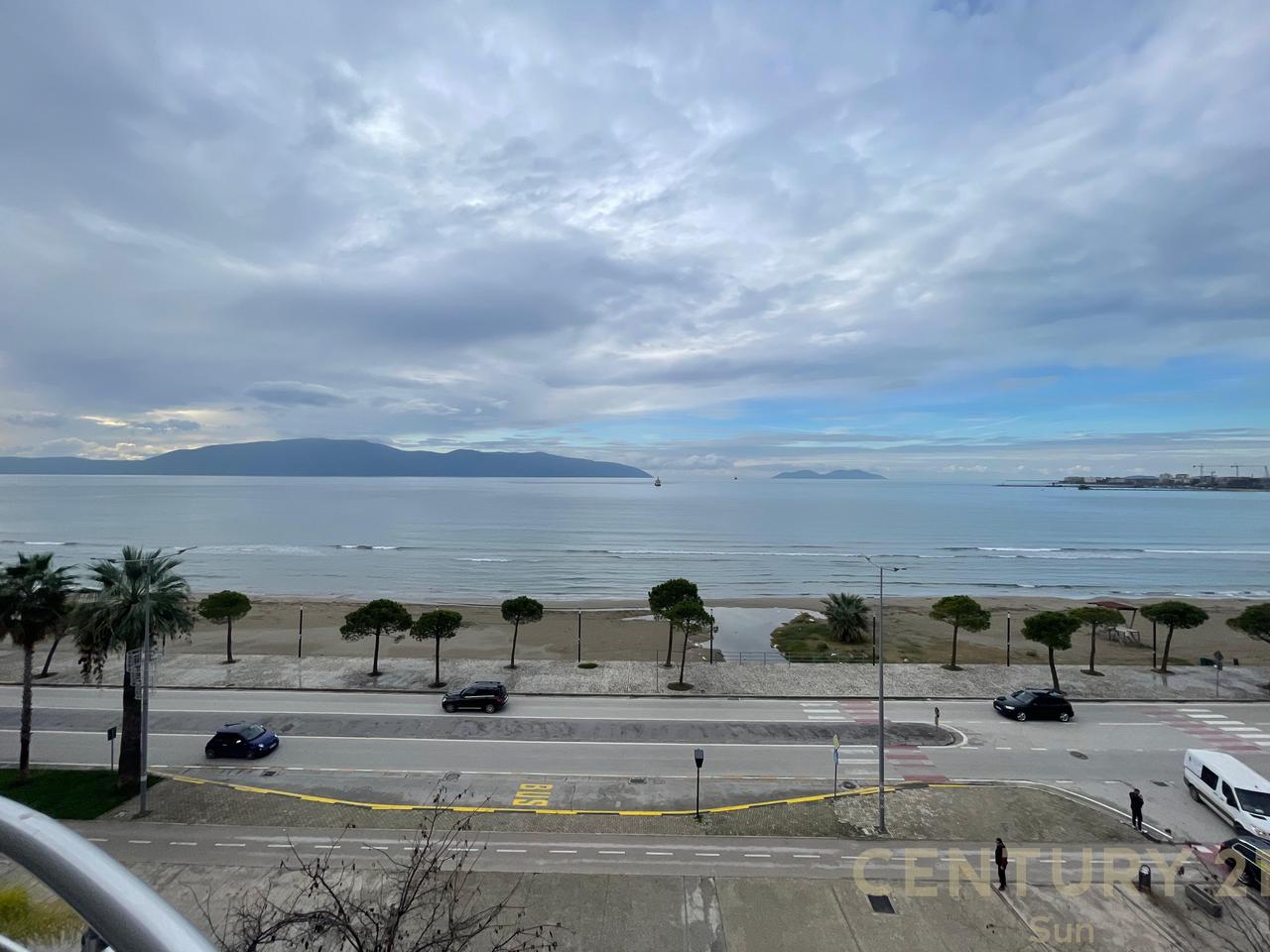 APPARTAMENTO 2+1+2 SUL LUNGOMARE, VLORE!