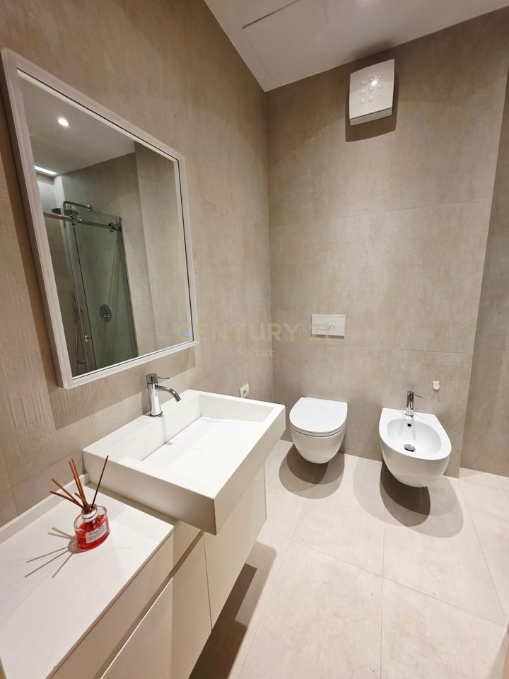 VILLA IN VENDITA CON CORTILE ANNESSO (CON CORTILE) A KODRA E DIELLIT 1