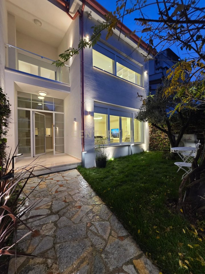 VILLA IN VENDITA CON CORTILE ANNESSO (CON CORTILE) A KODRA E DIELLIT 1