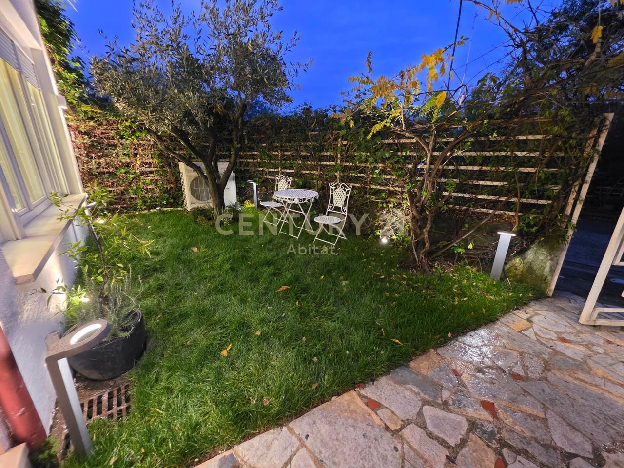 VILLA IN VENDITA CON CORTILE ANNESSO (CON CORTILE) A KODRA E DIELLIT 1