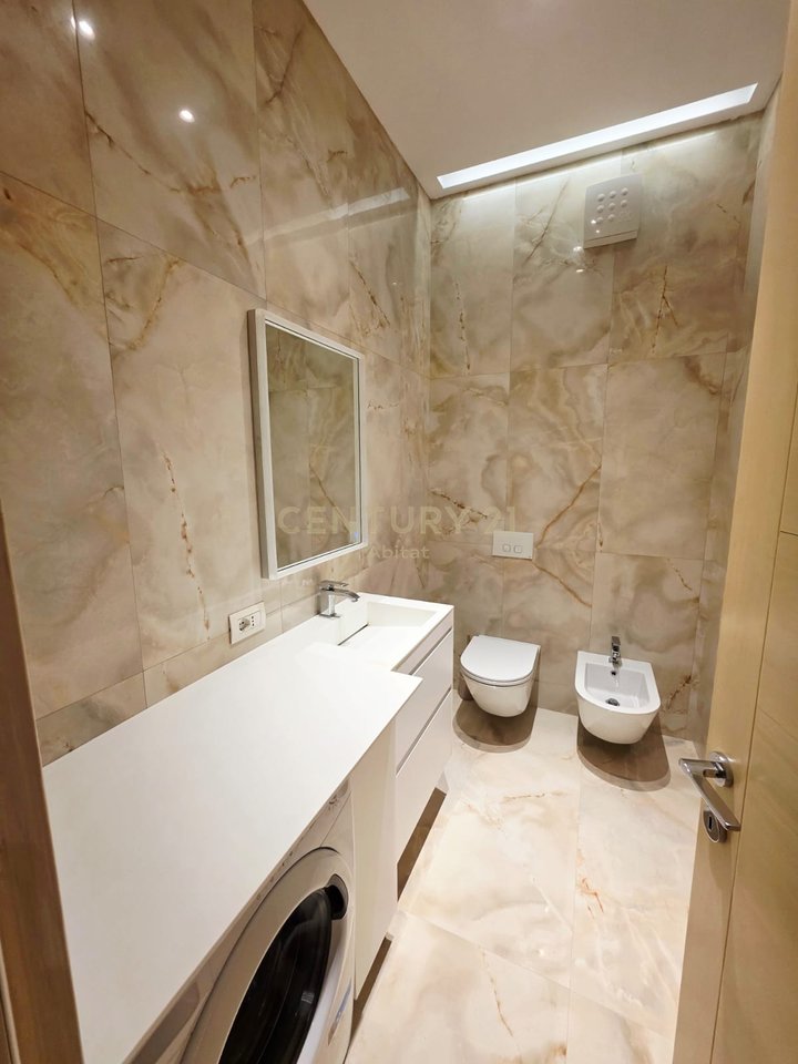 VILLA IN VENDITA CON CORTILE ANNESSO (CON CORTILE) A KODRA E DIELLIT 1