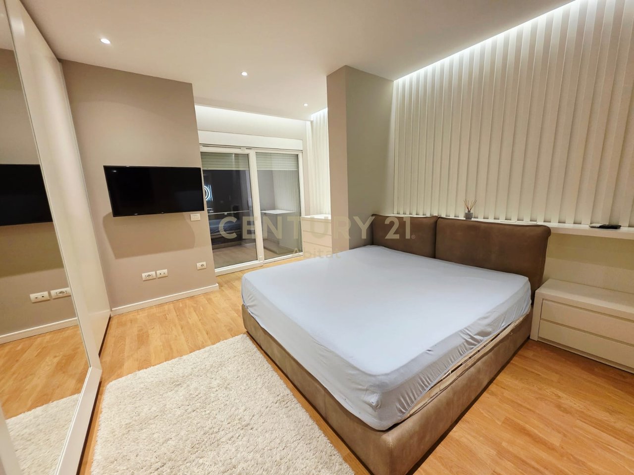 VILLA IN VENDITA CON CORTILE ANNESSO (CON CORTILE) A KODRA E DIELLIT 1