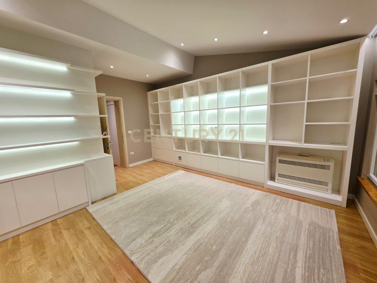 VILLA IN VENDITA CON CORTILE ANNESSO (CON CORTILE) A KODRA E DIELLIT 1