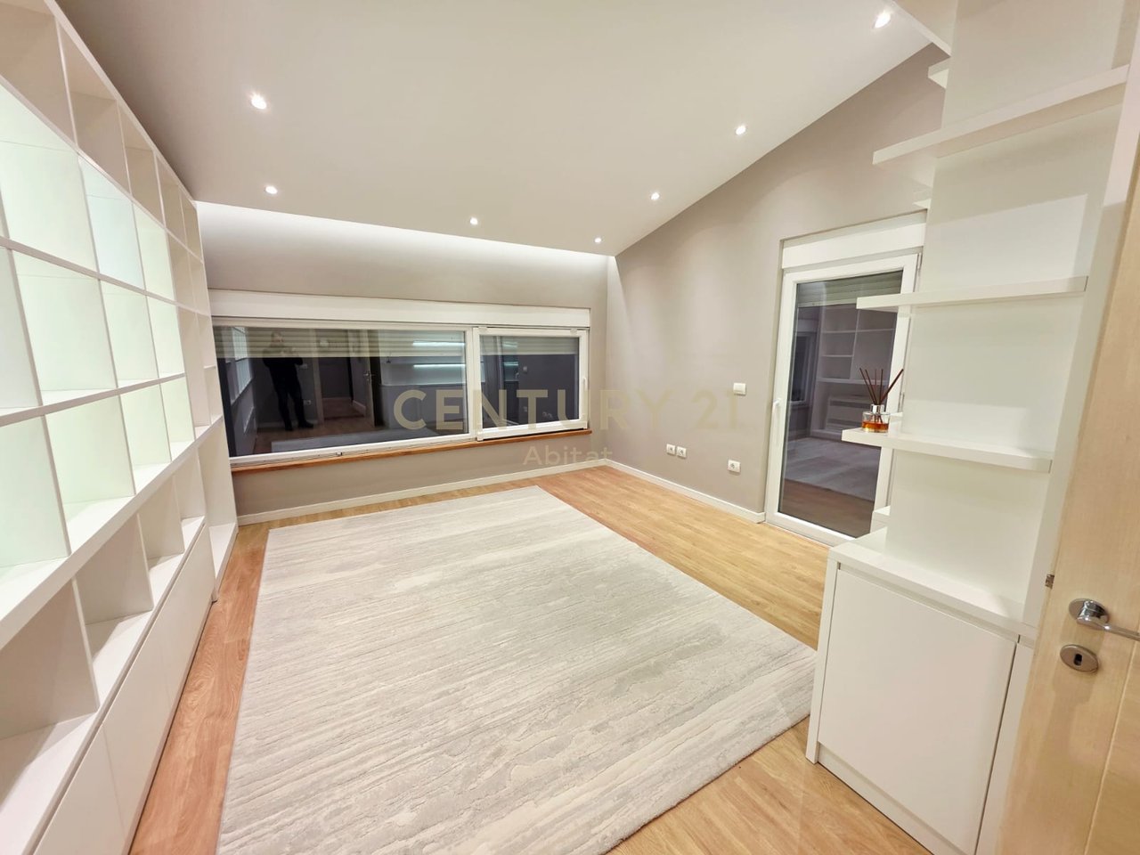 VILLA IN VENDITA CON CORTILE ANNESSO (CON CORTILE) A KODRA E DIELLIT 1