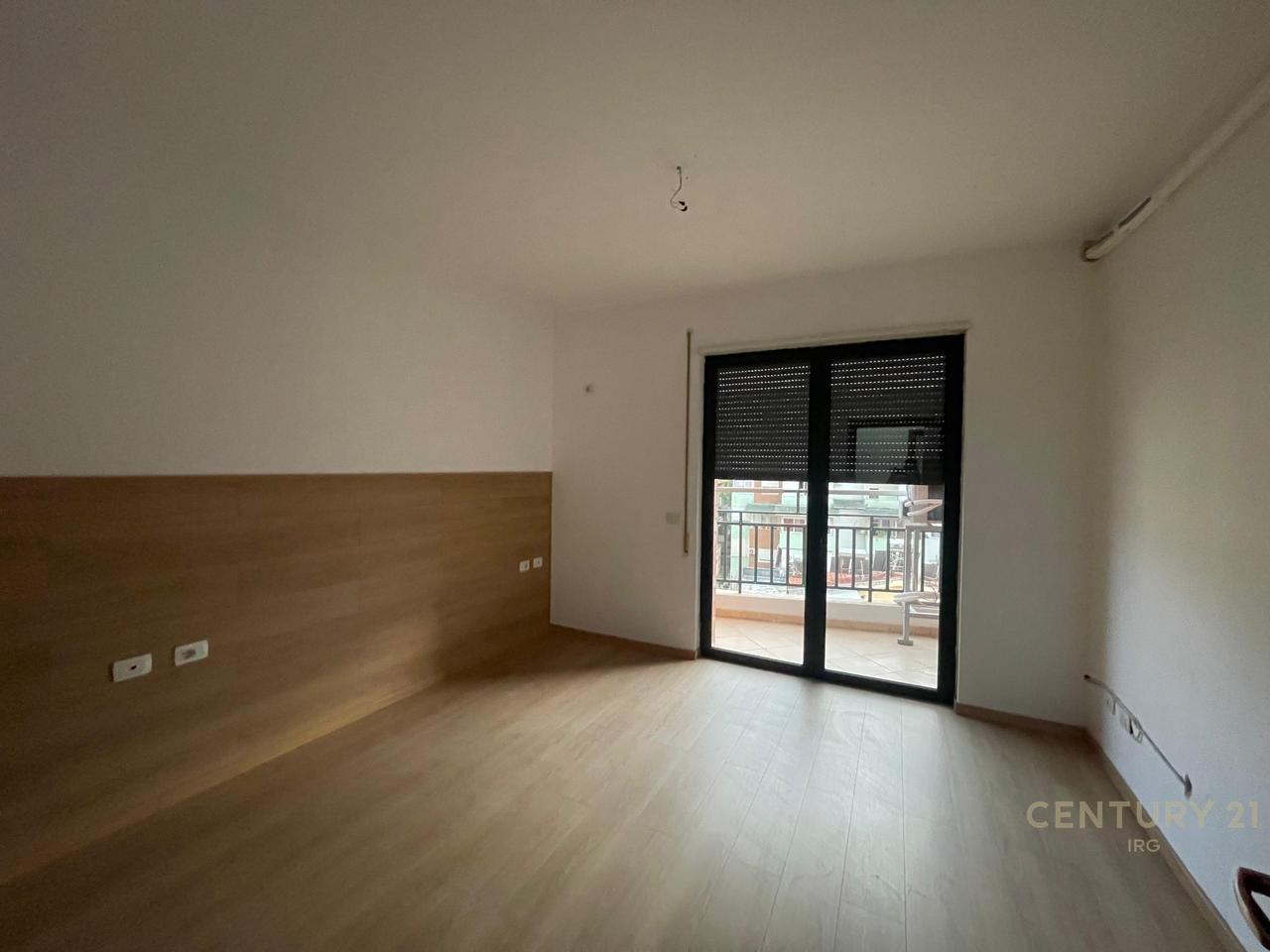 Zyre/ Apartament 2+1 te Mbikalimi i Komunes se Parisit