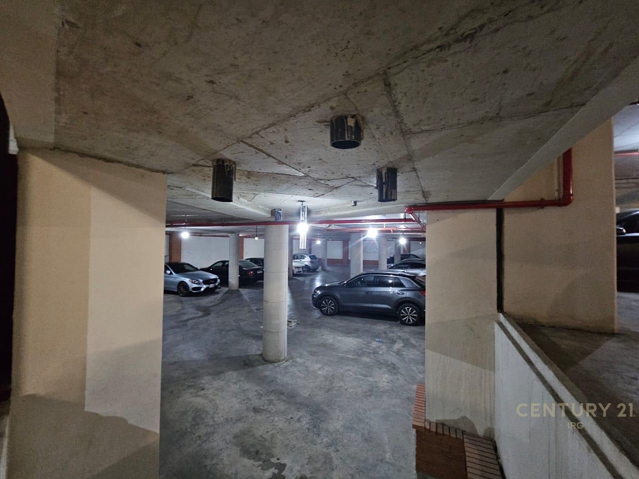 Godinë 10-Katëshe për Qira në Rrugën e Kavajës – 4 500 m² Ndërtim