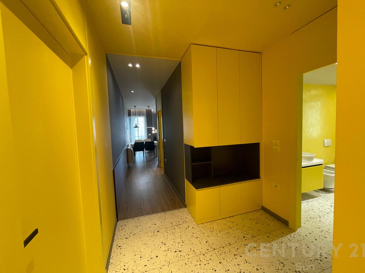 APPARTAMENTO 2+1 IN AFFITTO SUL LUNGOMARE, VLORE!