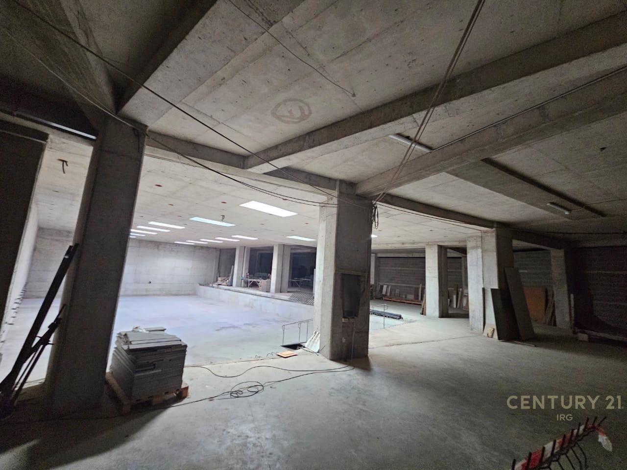 Godinë 10-Katëshe në Rrugën e Kavajës – 4 500 m² Ndërtim