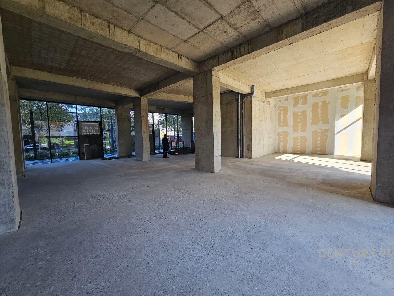 Godinë 10-Katëshe në Rrugën e Kavajës – 4 500 m² Ndërtim