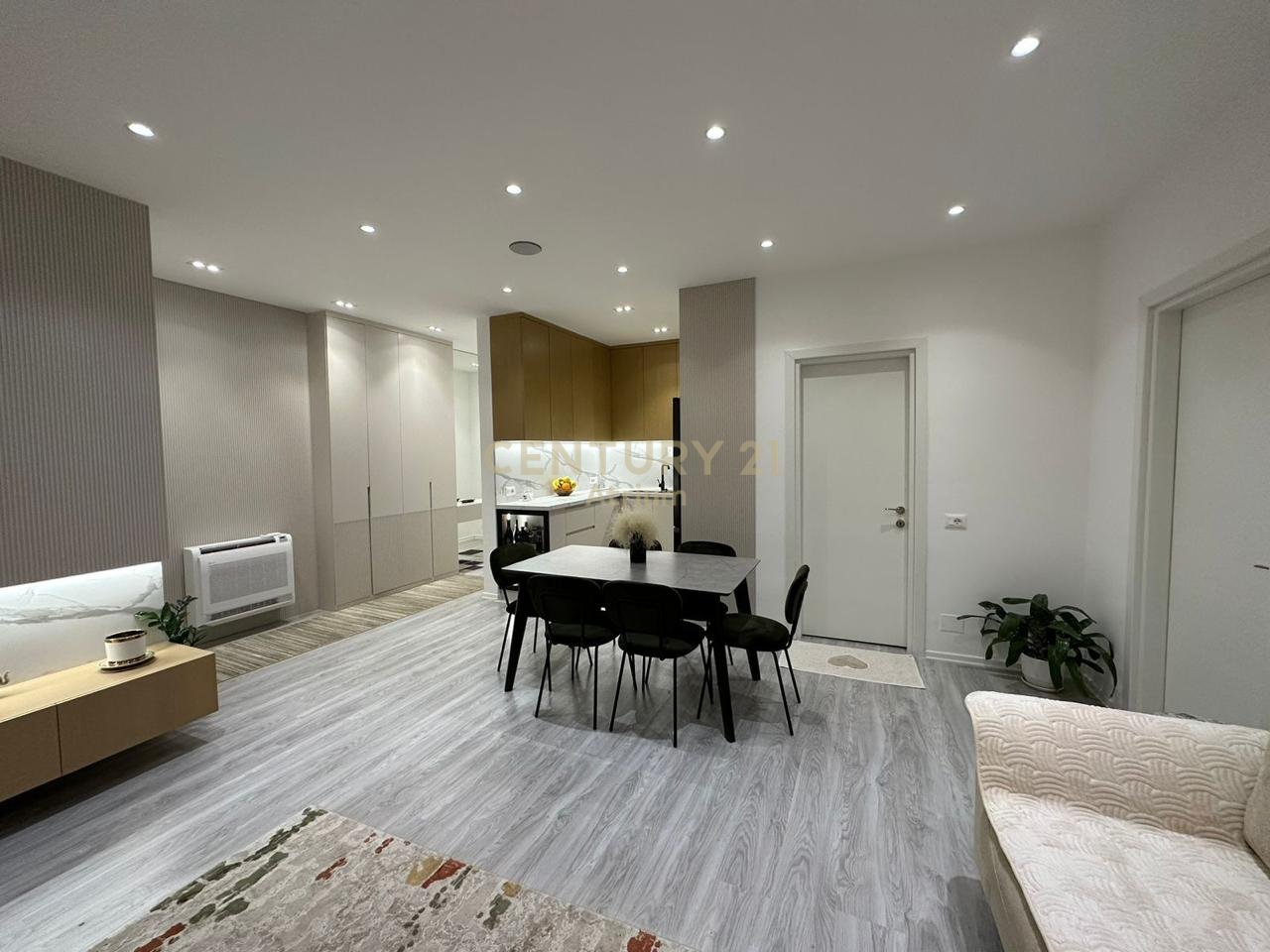 JAPIM ME QIRA APARTAMENT 2+1+2 PRANE SELVIS!