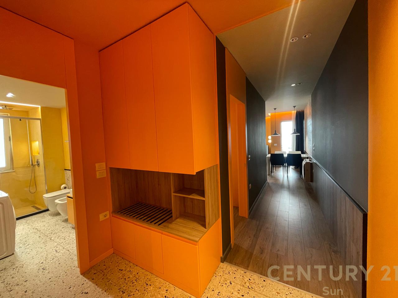 APPARTAMENTO 2+1 IN AFFITTO SUL LUNGOMARE, VLORE!