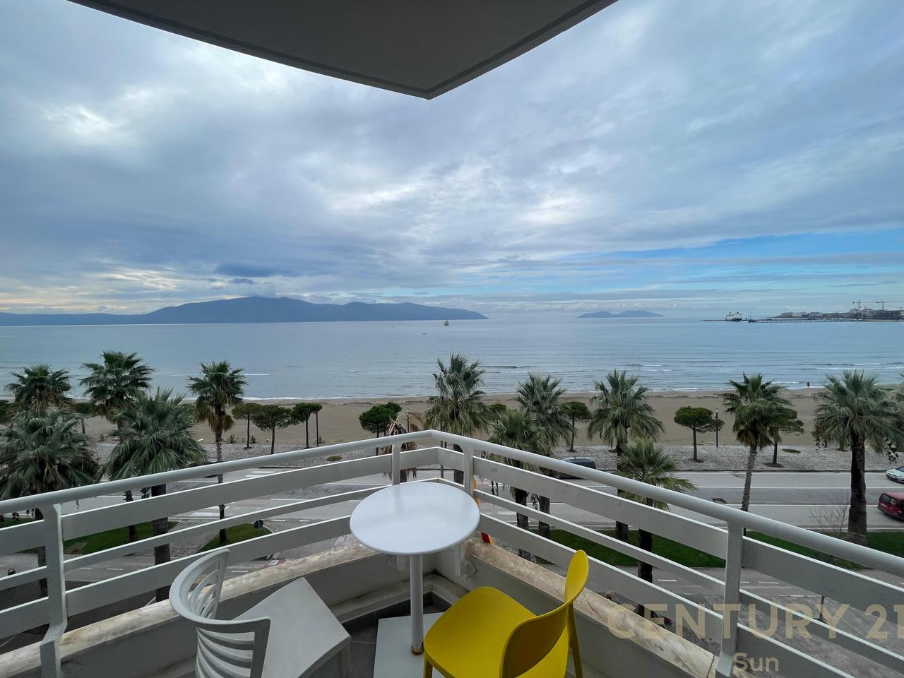 APPARTAMENTO 2+1 IN AFFITTO SUL LUNGOMARE, VLORE!