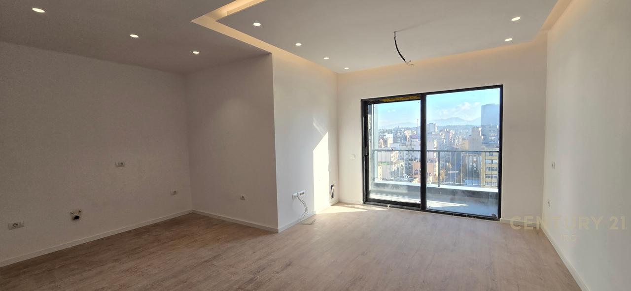 APARTAMENT 2+1+2 TE RRUGA E BARRIKADAVE!