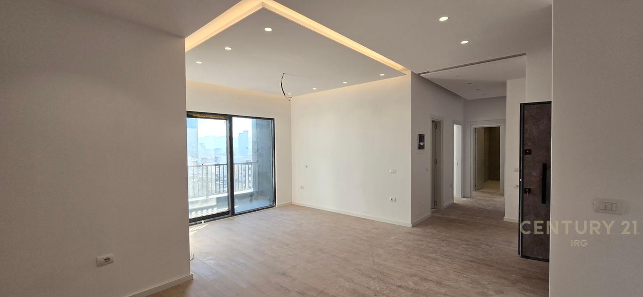 APARTAMENT 2+1+2 TE RRUGA E BARRIKADAVE!