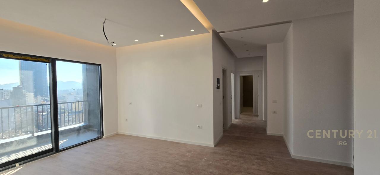 APARTAMENT 2+1+2 TE RRUGA E BARRIKADAVE!