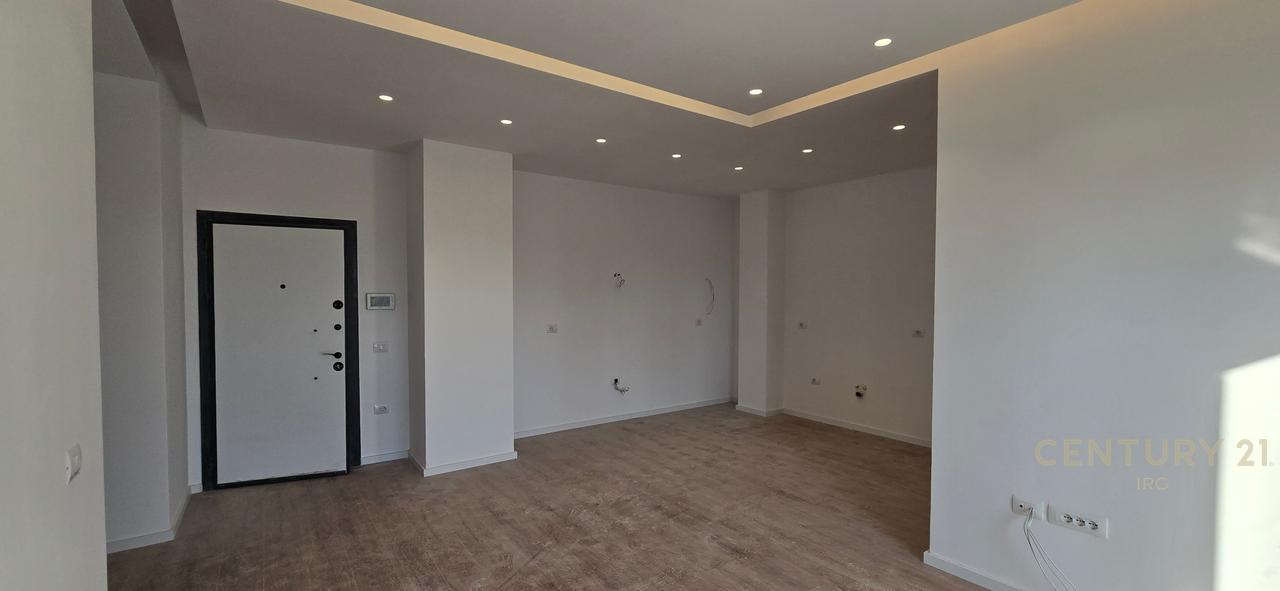 APARTAMENT 2+1+2 TE RRUGA E BARRIKADAVE!