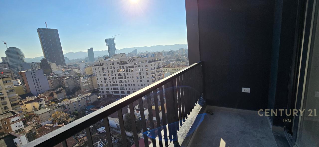 APARTAMENT 2+1+2 TE RRUGA E BARRIKADAVE!