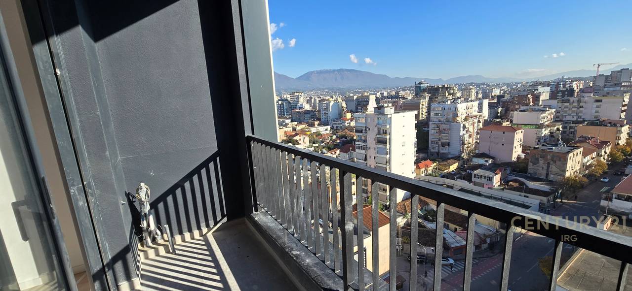 APARTAMENT 2+1+2 TE RRUGA E BARRIKADAVE!