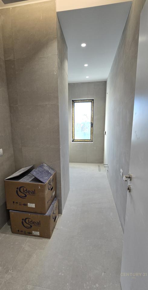 APARTAMENT 2+1+2 TE RRUGA E BARRIKADAVE!