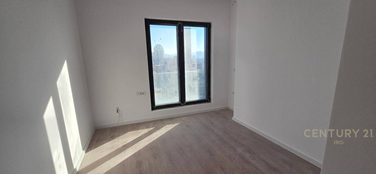 APARTAMENT 2+1+2 TE RRUGA E BARRIKADAVE!
