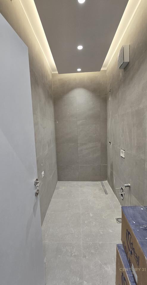 APARTAMENT 2+1+2 TE RRUGA E BARRIKADAVE!