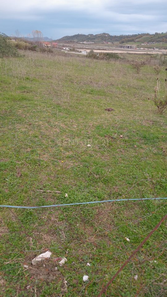 Shitet tokë 500 m² në Kombinat!