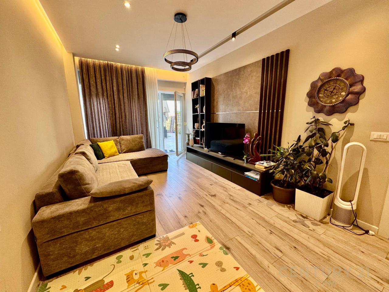 Super Triplex për Shitje – Kodra e Diellit 2