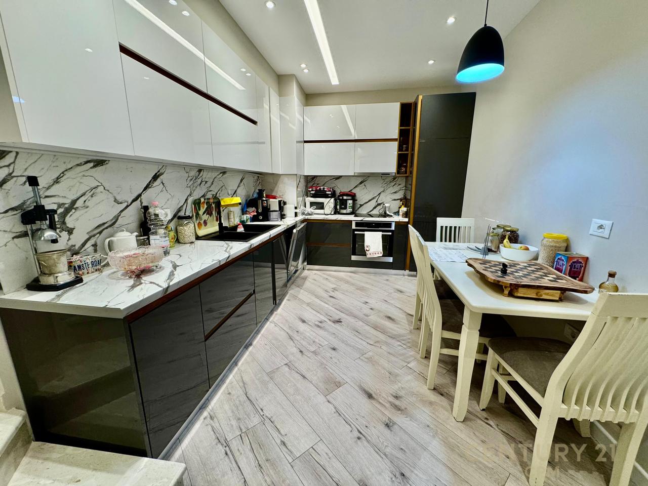 Super Triplex për Shitje – Kodra e Diellit 2