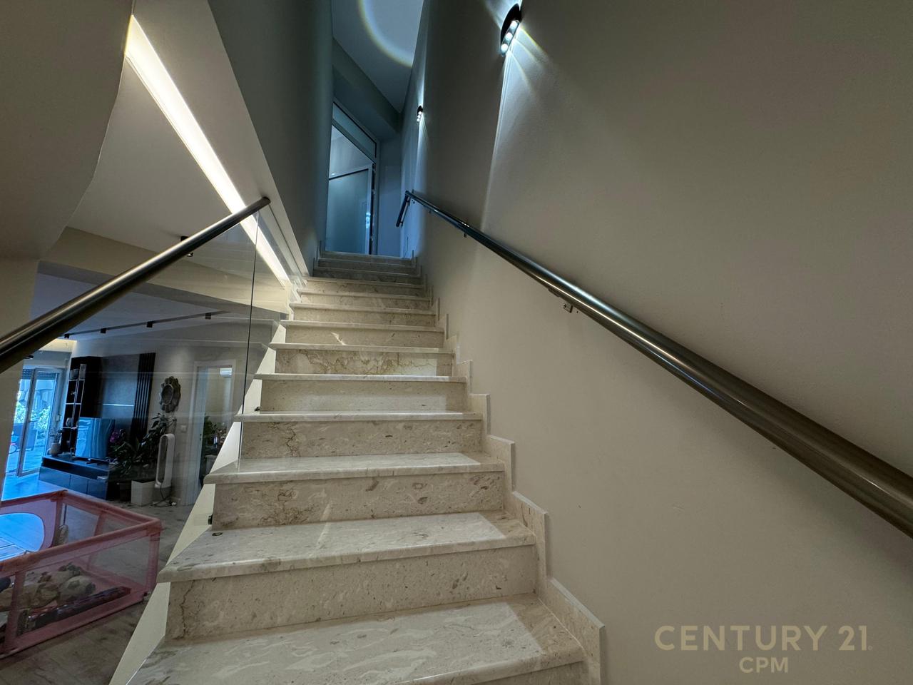 Super Triplex për Shitje – Kodra e Diellit 2