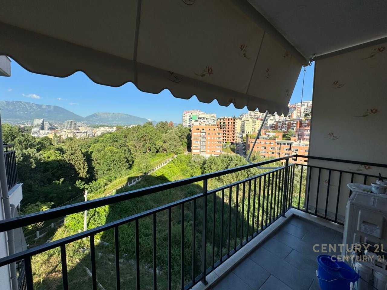 JEPET ME QIRA APARTAMENT 2+1+POST PARKIMI TEK KODRA E DIELLIT  !