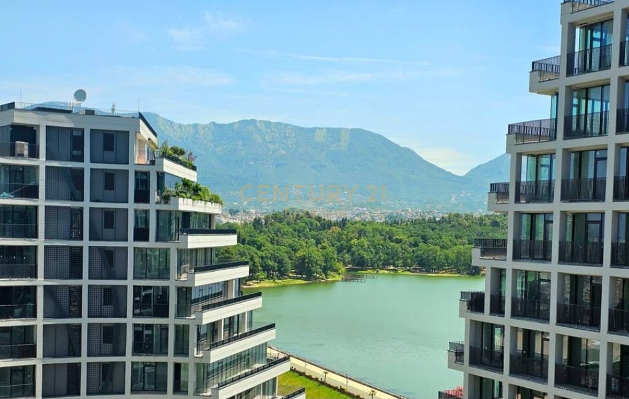 Shitet Apartament 3+1+2 Parkime ne Lake View!!